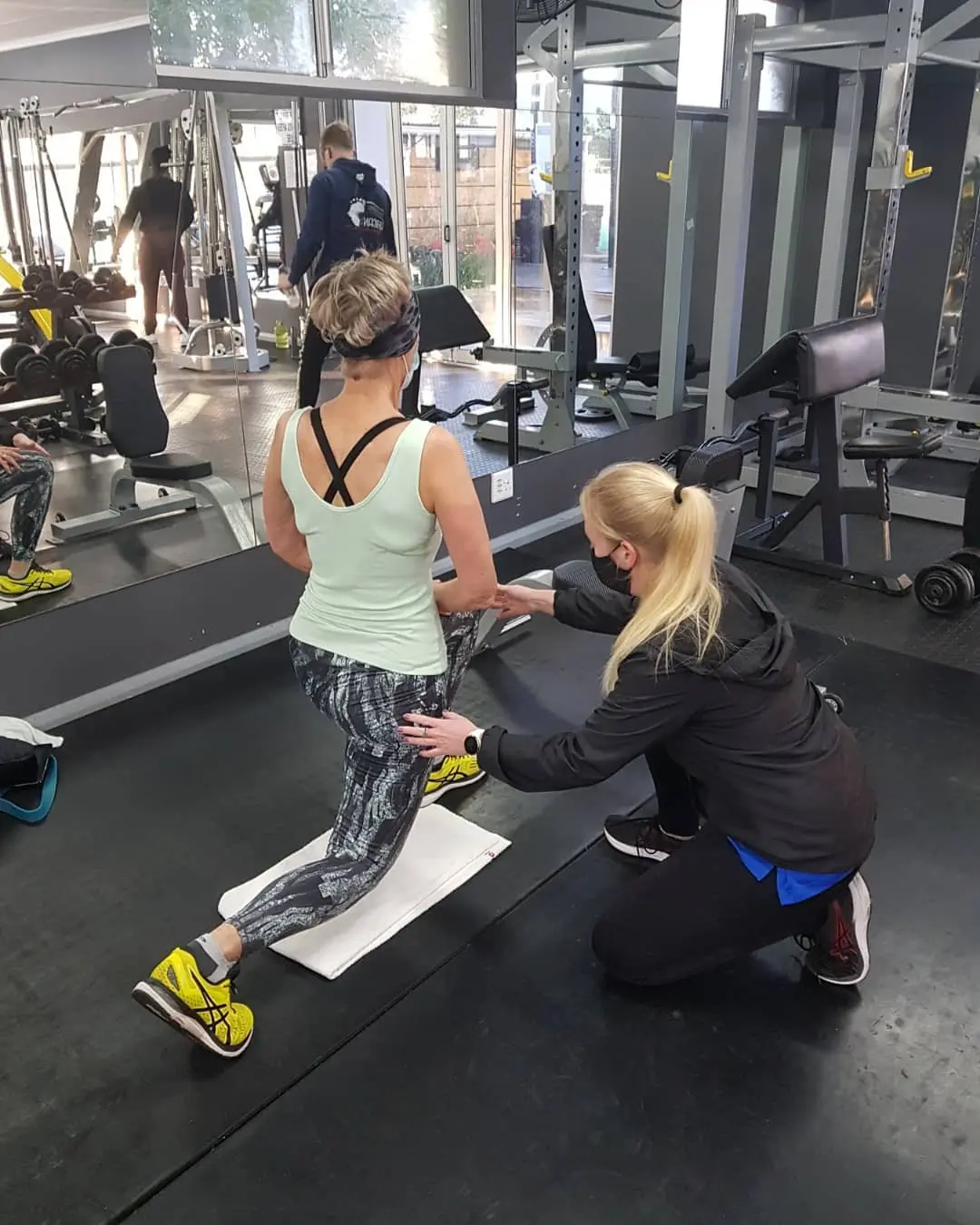 gwyn working at plett gym clients lunge